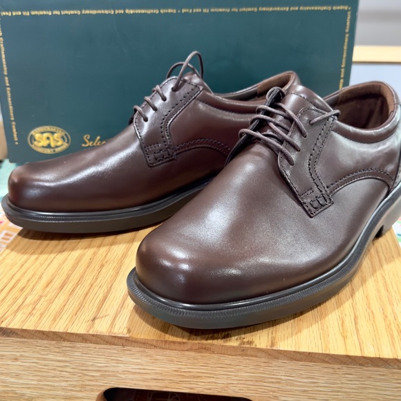 SAS Men's Brown Leather Shoes size 8 brand new with box - Picture 1 of 11